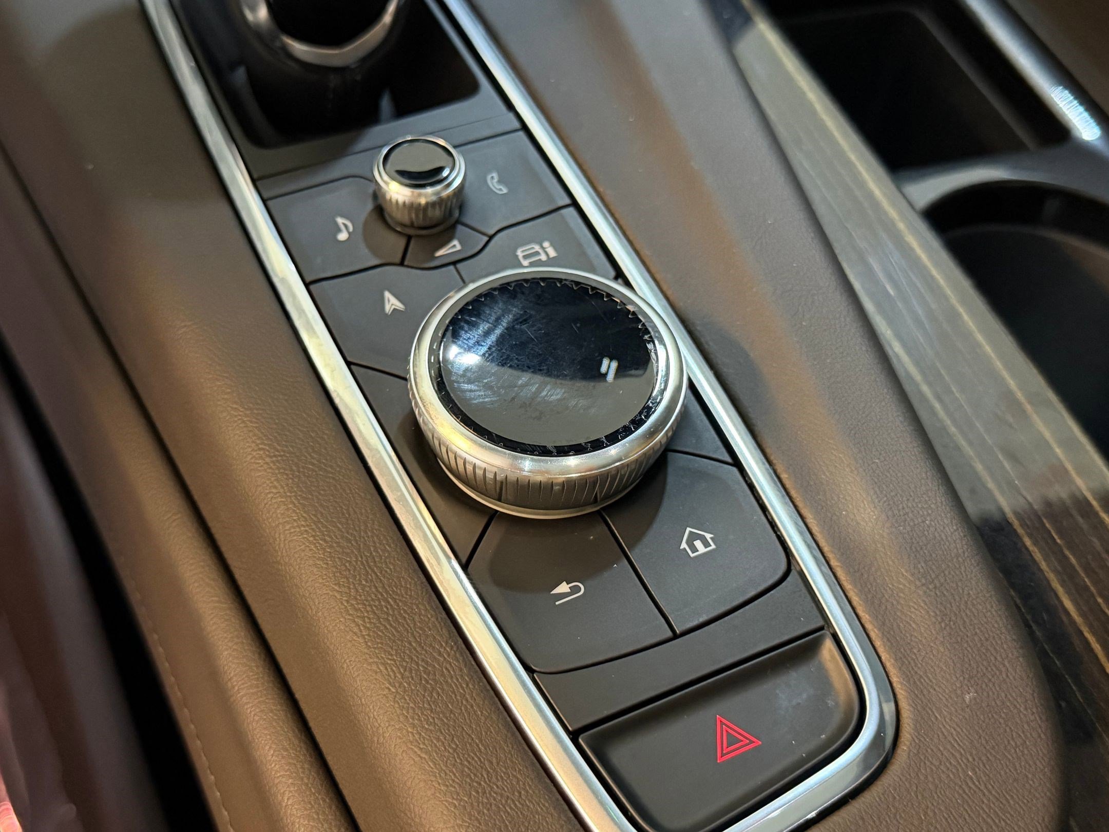 Used 2021 Cadillac Escalade Premium Luxury image 38