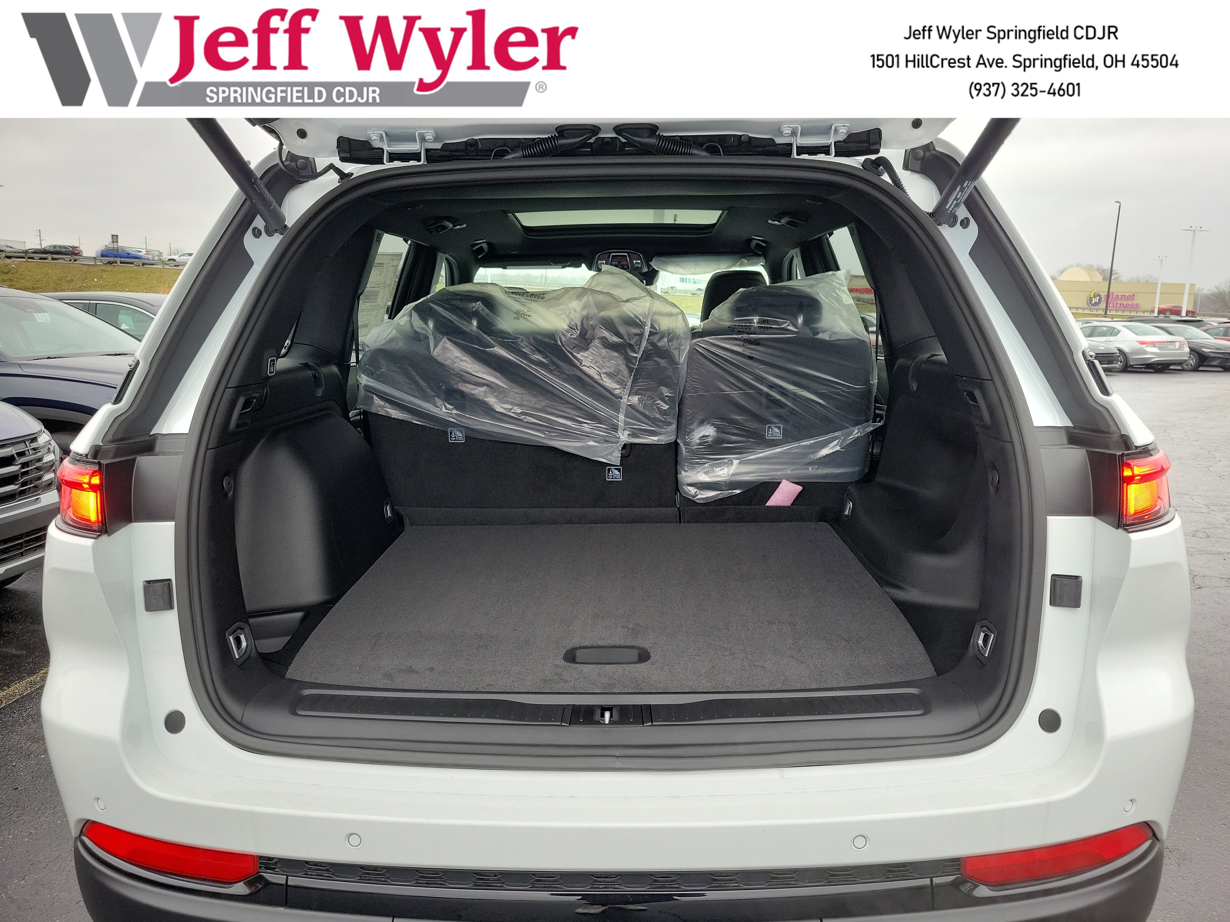 New 2025 Jeep Grand Cherokee Limited w/ Luxury Tech Group II image 5