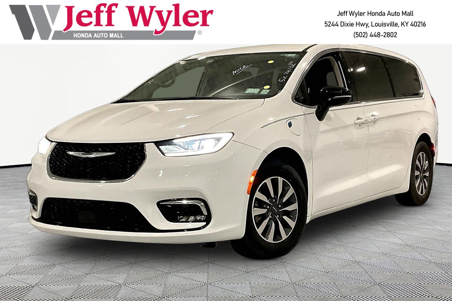 Used 2024 Chrysler Pacifica Select