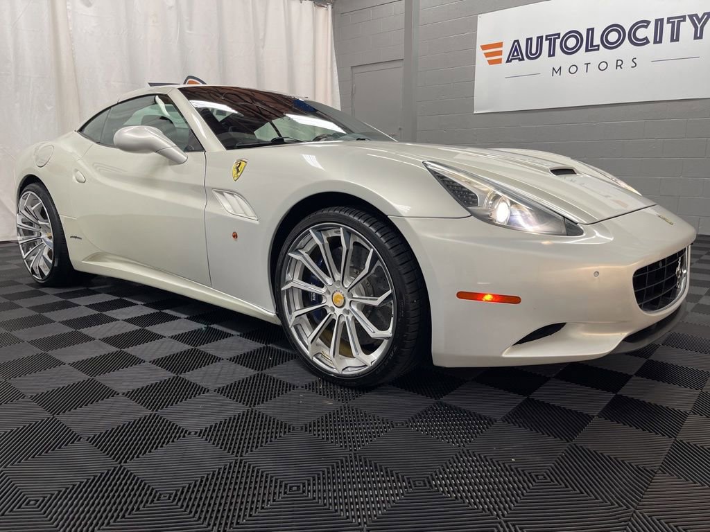 Used 2012 Ferrari California RWD image 2