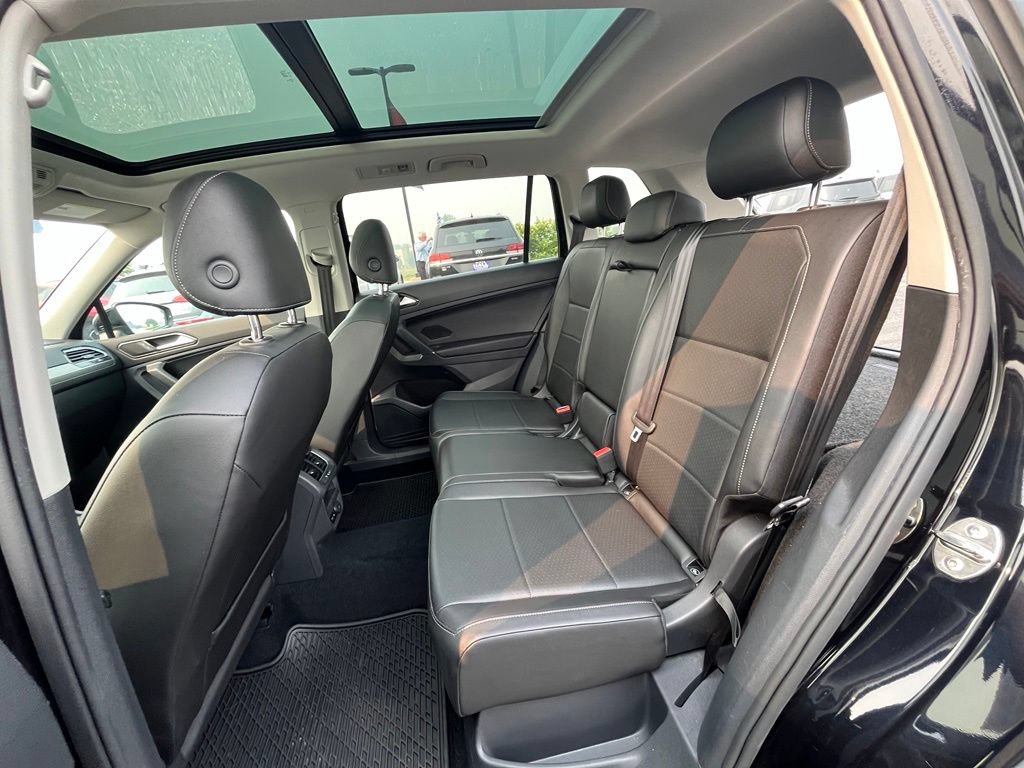 Used 2018 Volkswagen Tiguan SEL AWD/4WD image 25