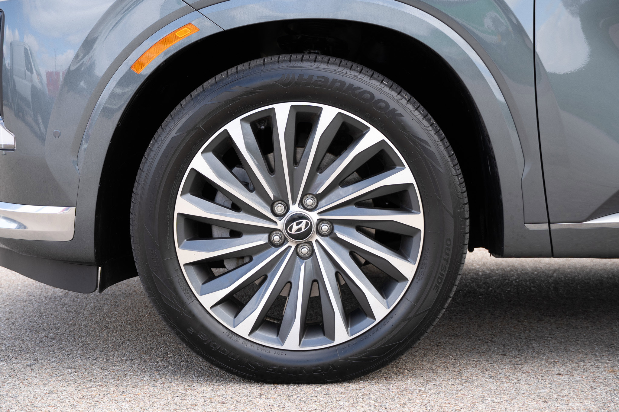 Used 2024 Hyundai Palisade Calligraphy image 9