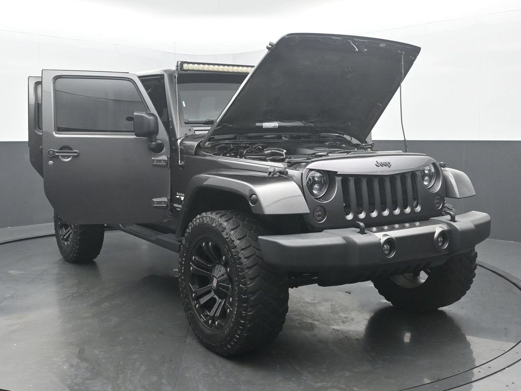 Used 2016 Jeep Wrangler Unlimited Sahara w/ Connectivity Group AWD/4WD image 57