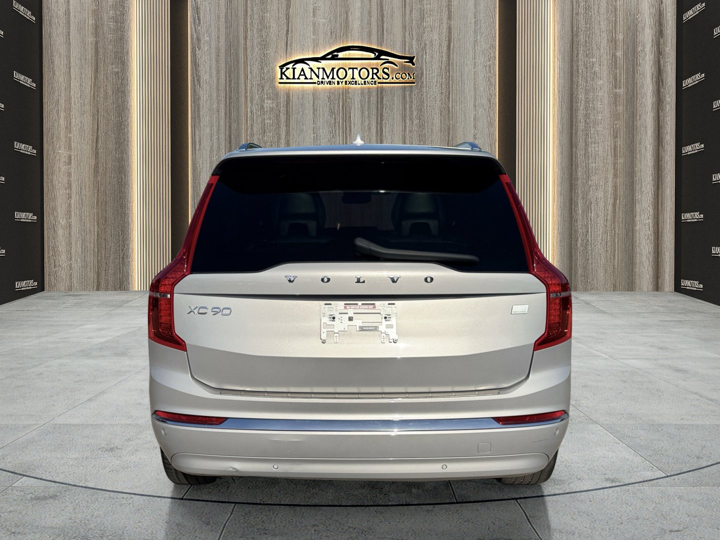 Used 2024 Volvo XC90 T8 Ultimate w/ Lounge Package image 11