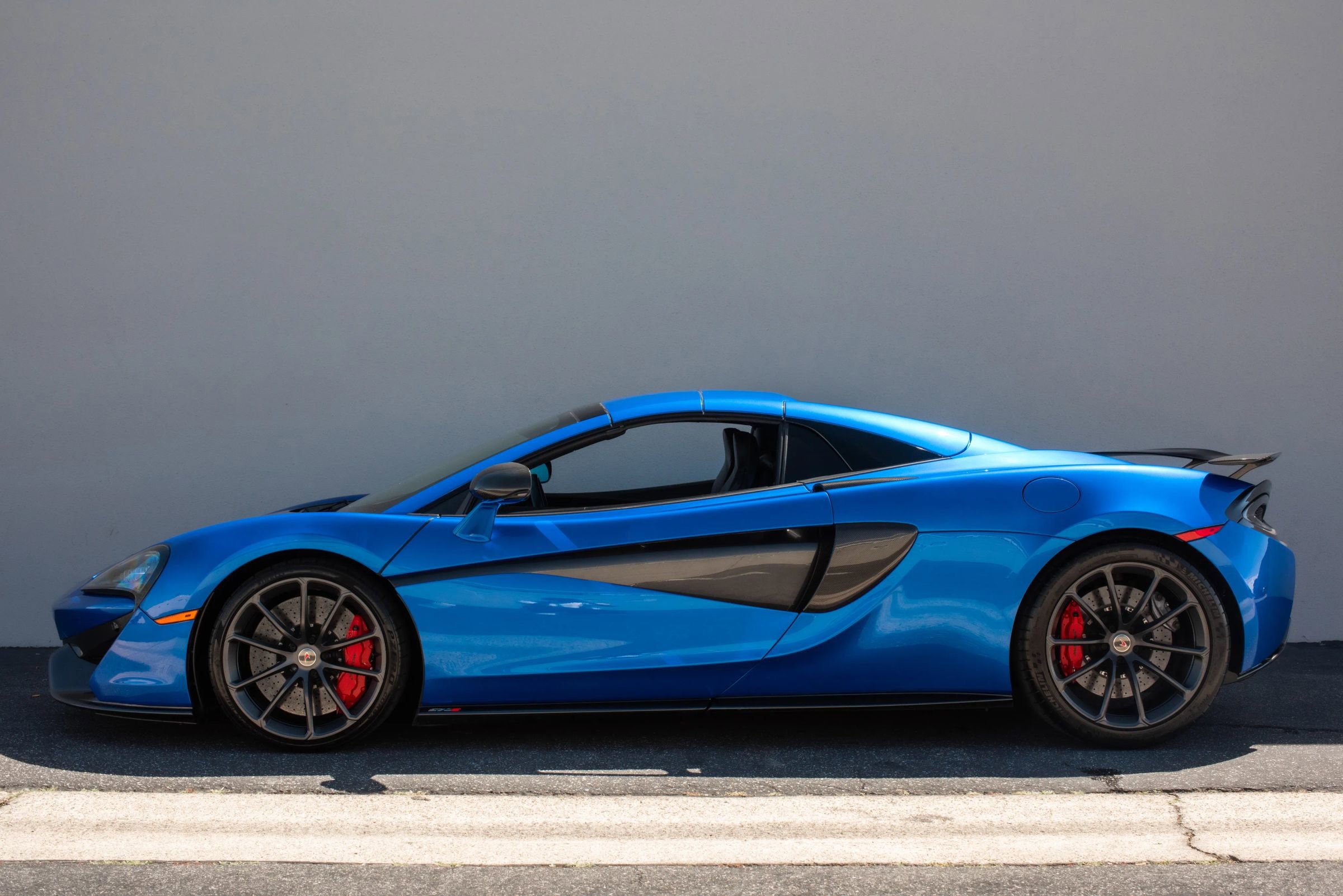 Used 2018 McLaren 570S Spider RWD image 9
