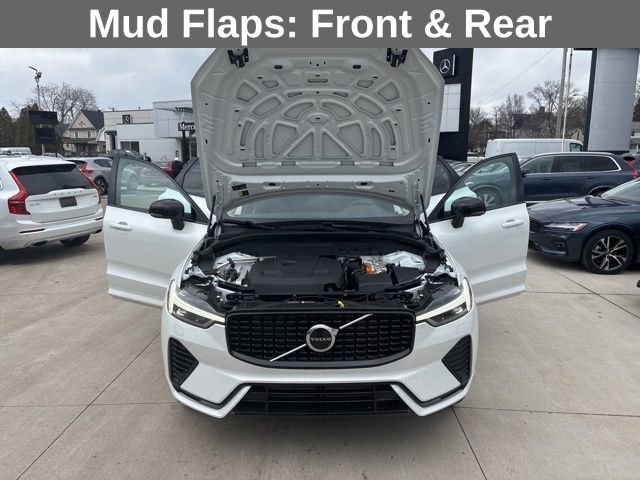 Used 2025 Volvo XC60 T8 Core w/ Climate Package image 32