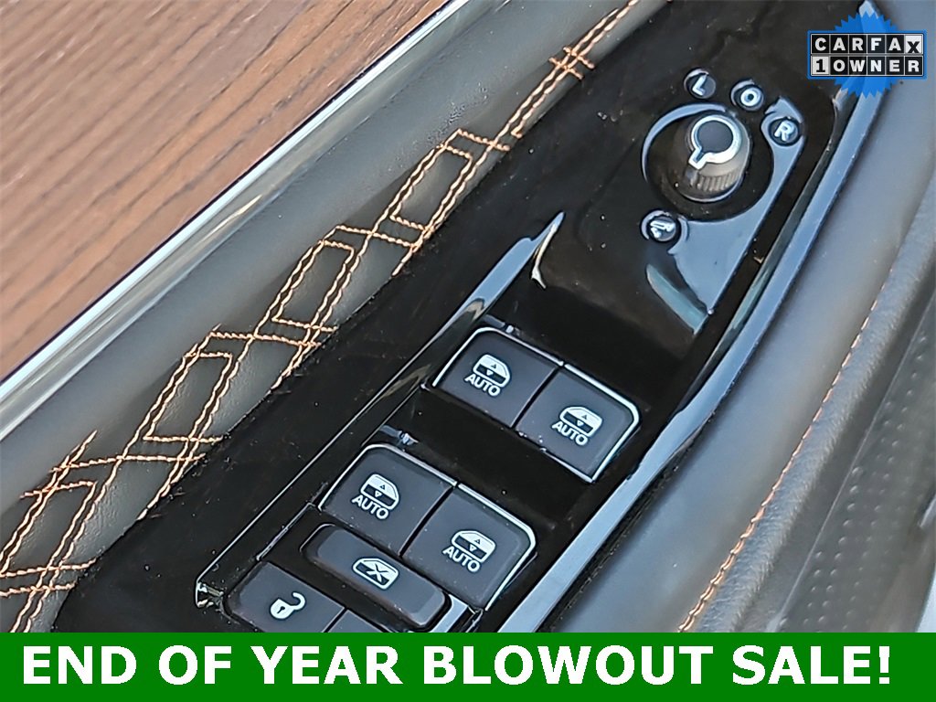 Used 2024 Jeep Grand Cherokee L Summit w/ Luxury Tech Group V image 13