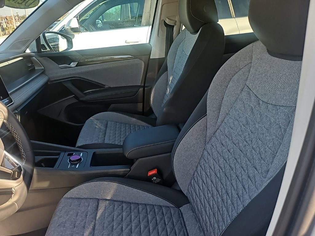 Certified 2025 Volkswagen Tiguan S image 8