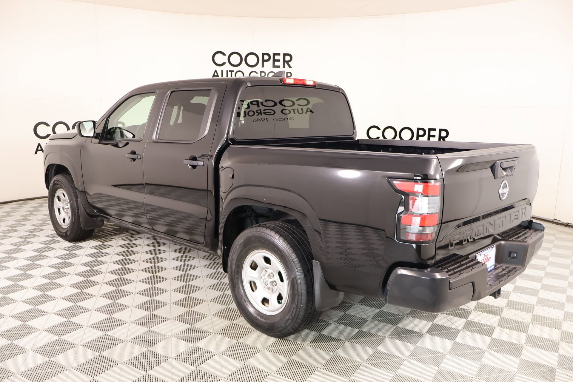 Used 2024 Nissan Frontier S w/ Tow Package RWD image 21