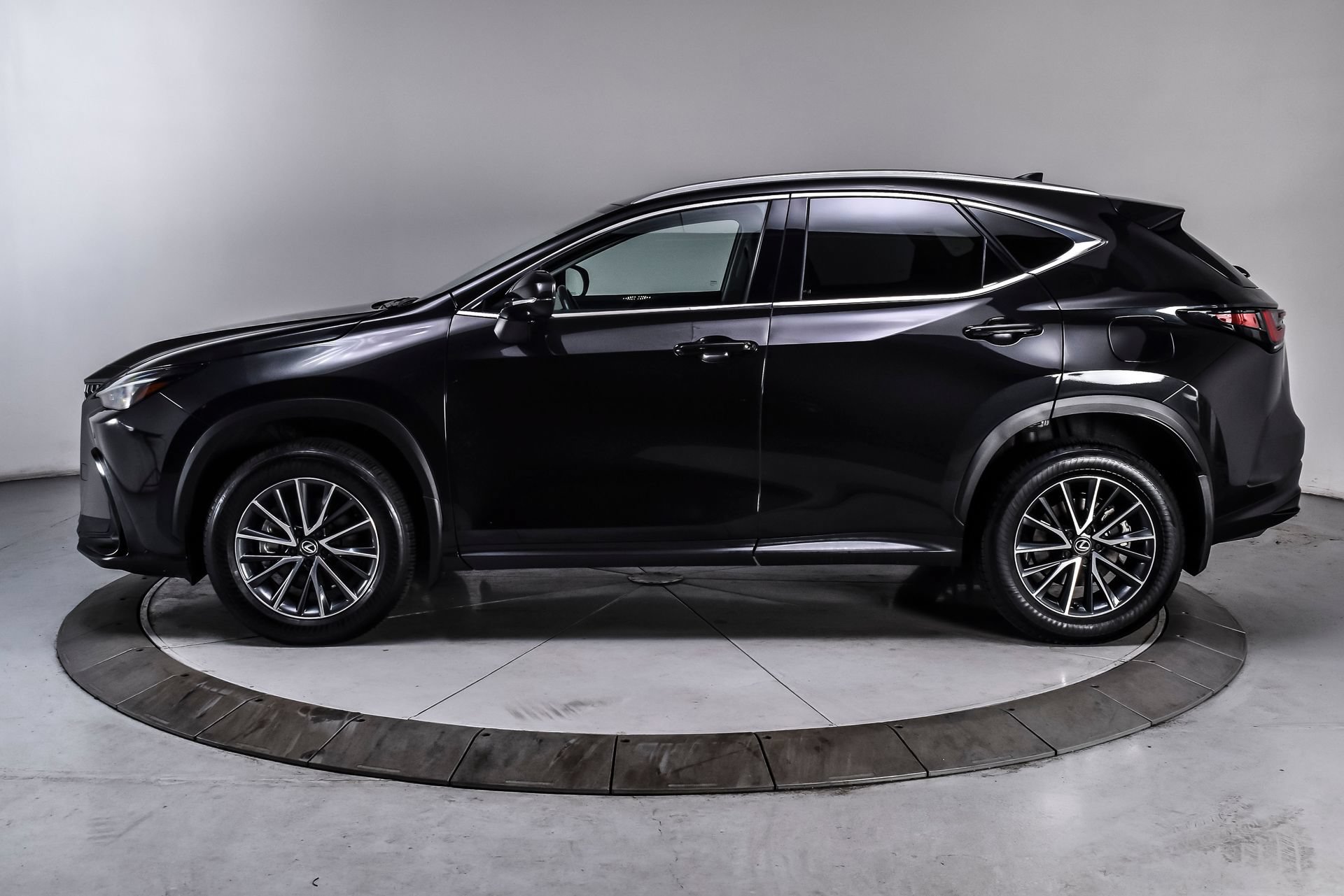 Used 2025 Lexus NX 350h AWD w/ Cold Area Package image 3