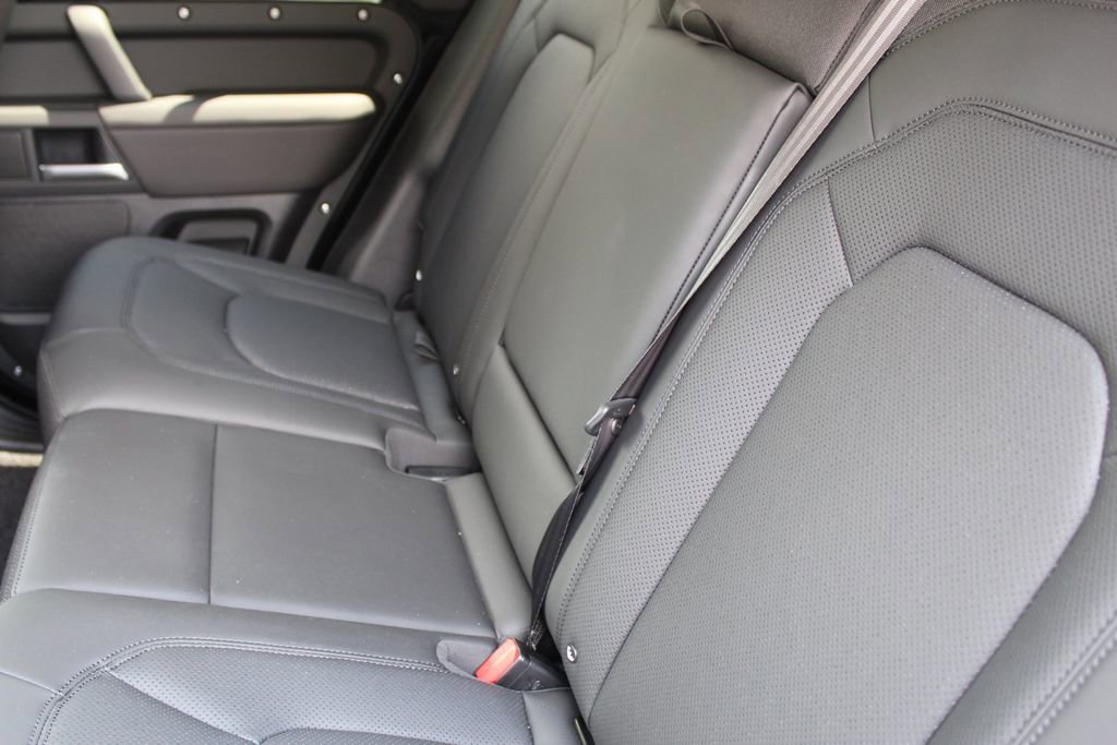 Used 2025 Land Rover Defender 110 S AWD/4WD image 4