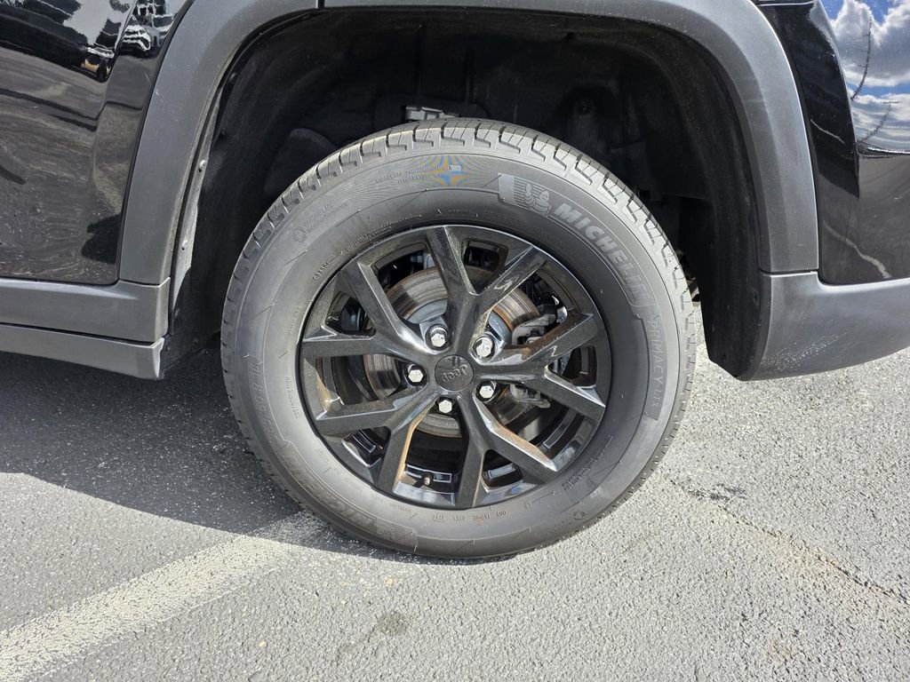 Certified 2025 Jeep Grand Cherokee Altitude image 11