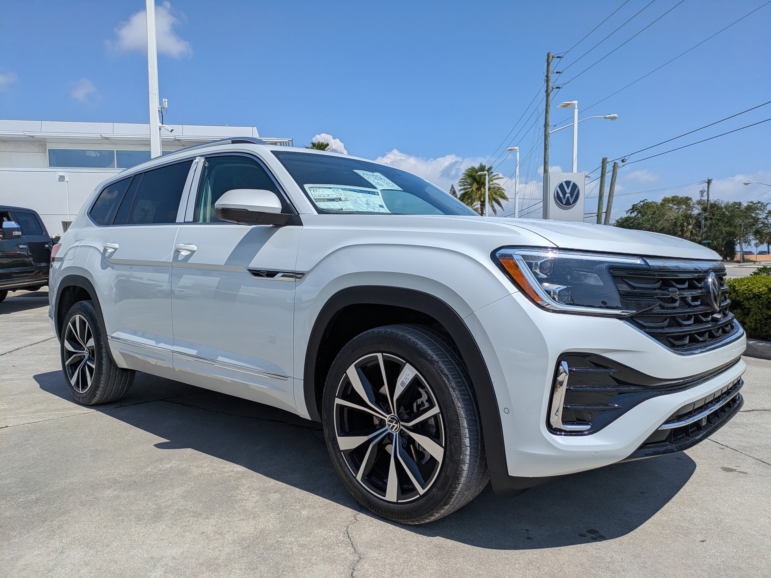 New 2026 Volkswagen Atlas SEL Premium R-Line AWD/4WD image 2