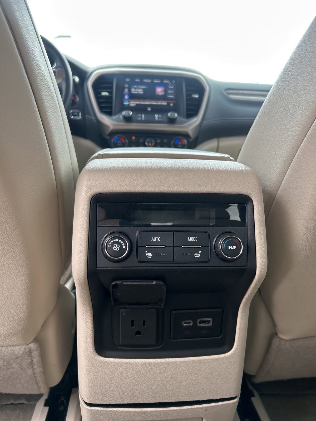 Used 2021 GMC Acadia Denali w/ Denali Technology Package FWD image 12