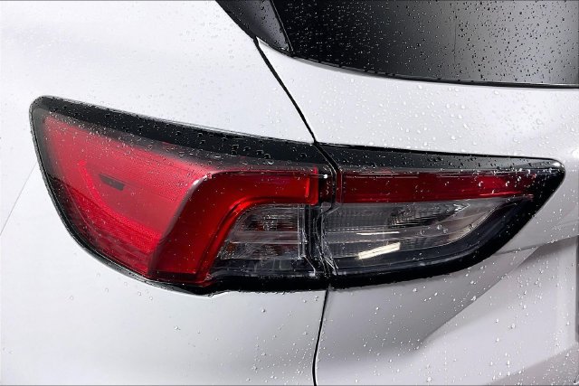 Used 2022 Ford Escape SE FWD image 19