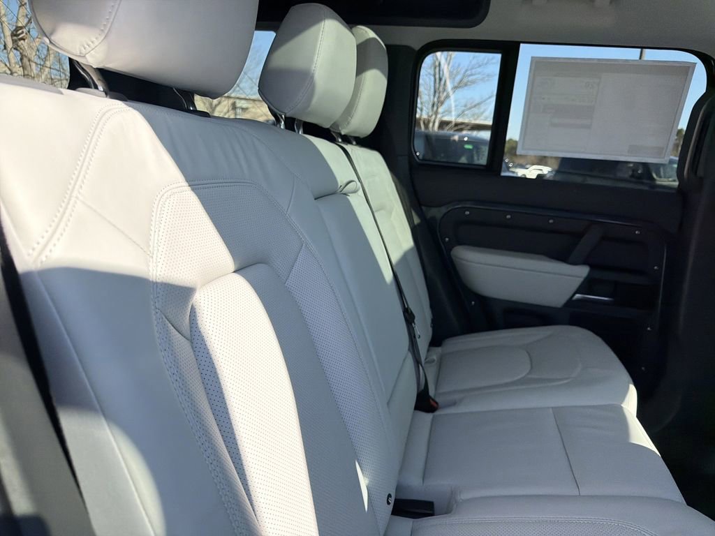 New 2026 Land Rover Defender 110 X-Dynamic SE AWD/4WD image 16