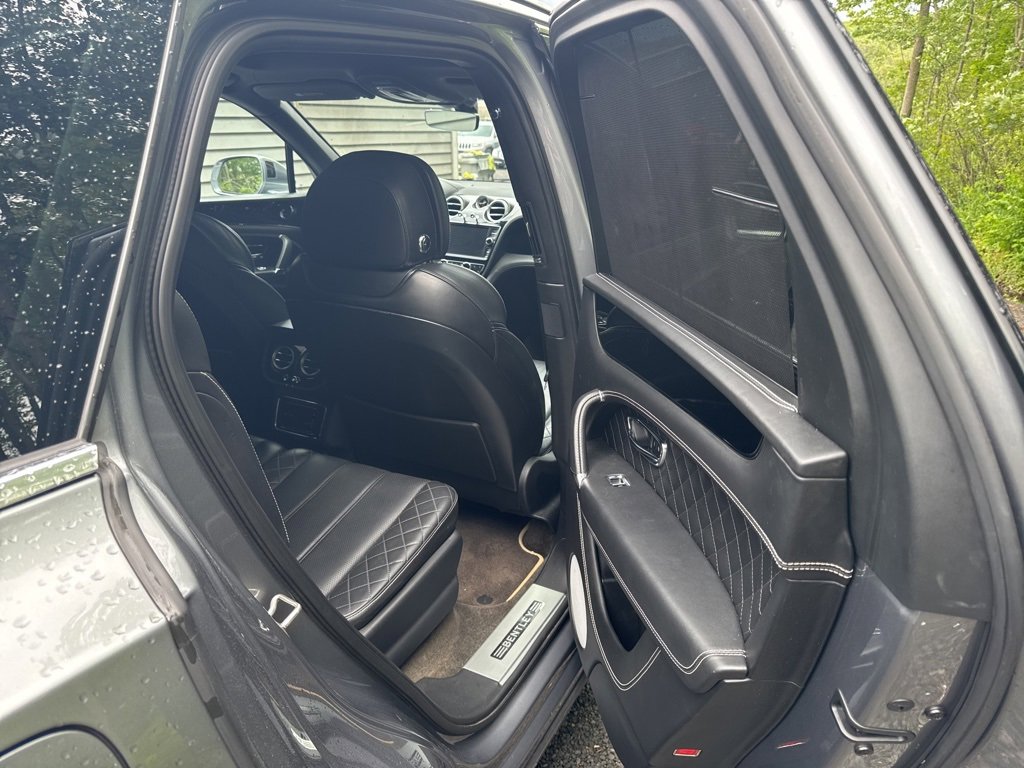 Used 2018 Bentley Bentayga Activity image 33