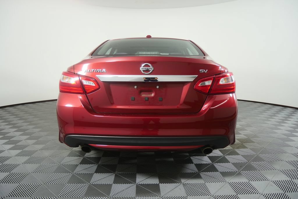 Used 2016 Nissan Altima 2.5 SV w/ Convenience Package FWD image 4