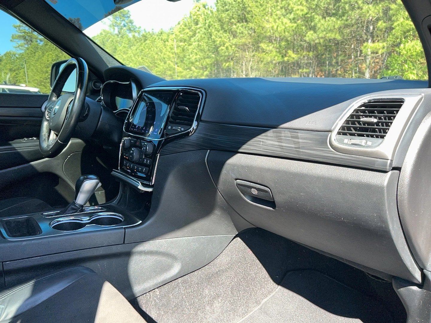Used 2020 Jeep Grand Cherokee Altitude RWD image 19