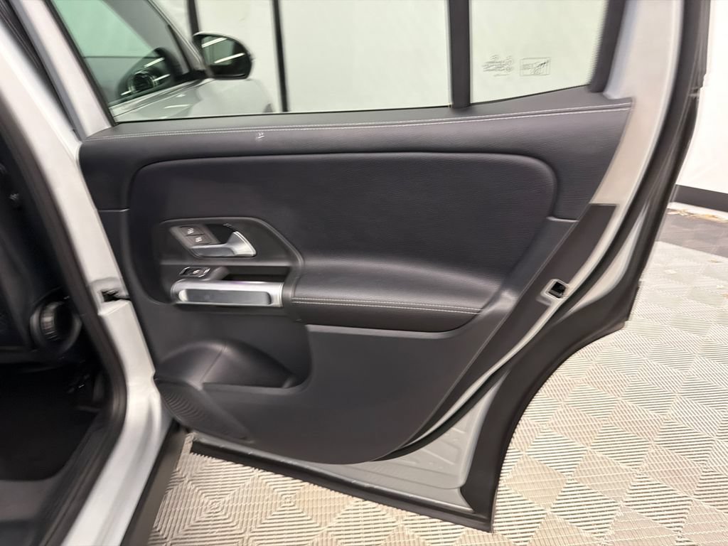 Used 2022 Mercedes-Benz GLB 250 w/ Premium Package Lite image 16