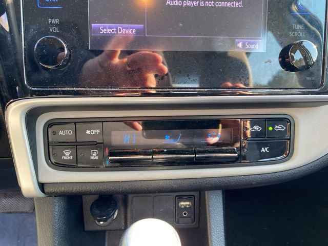 Used 2018 Toyota Corolla LE image 20