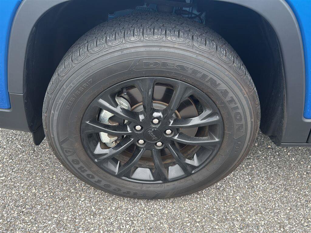 Used 2023 Jeep Cherokee Altitude Lux AWD/4WD image 11
