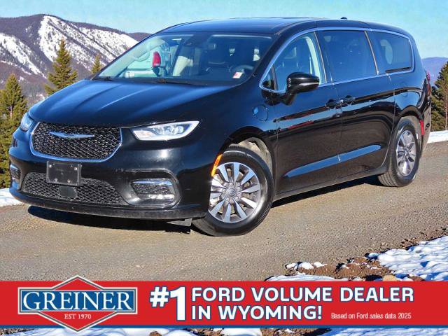 Used 2024 Chrysler Pacifica Select