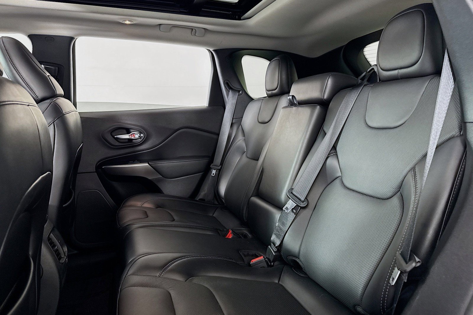 Used 2021 Jeep Cherokee Limited image 8