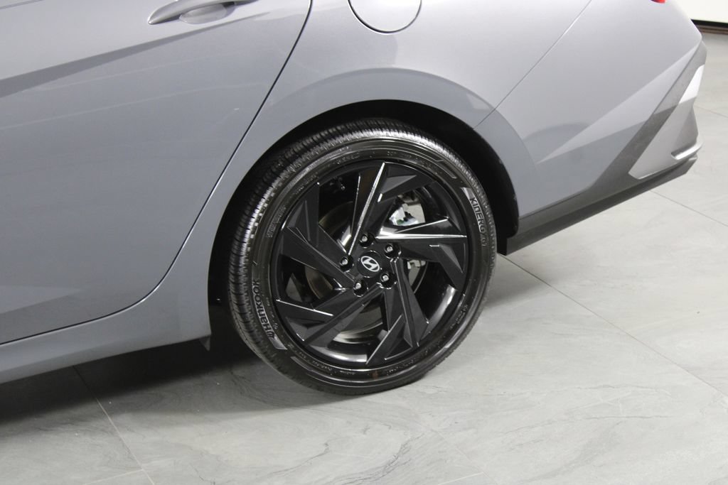 Certified 2026 Hyundai Elantra SEL FWD image 15