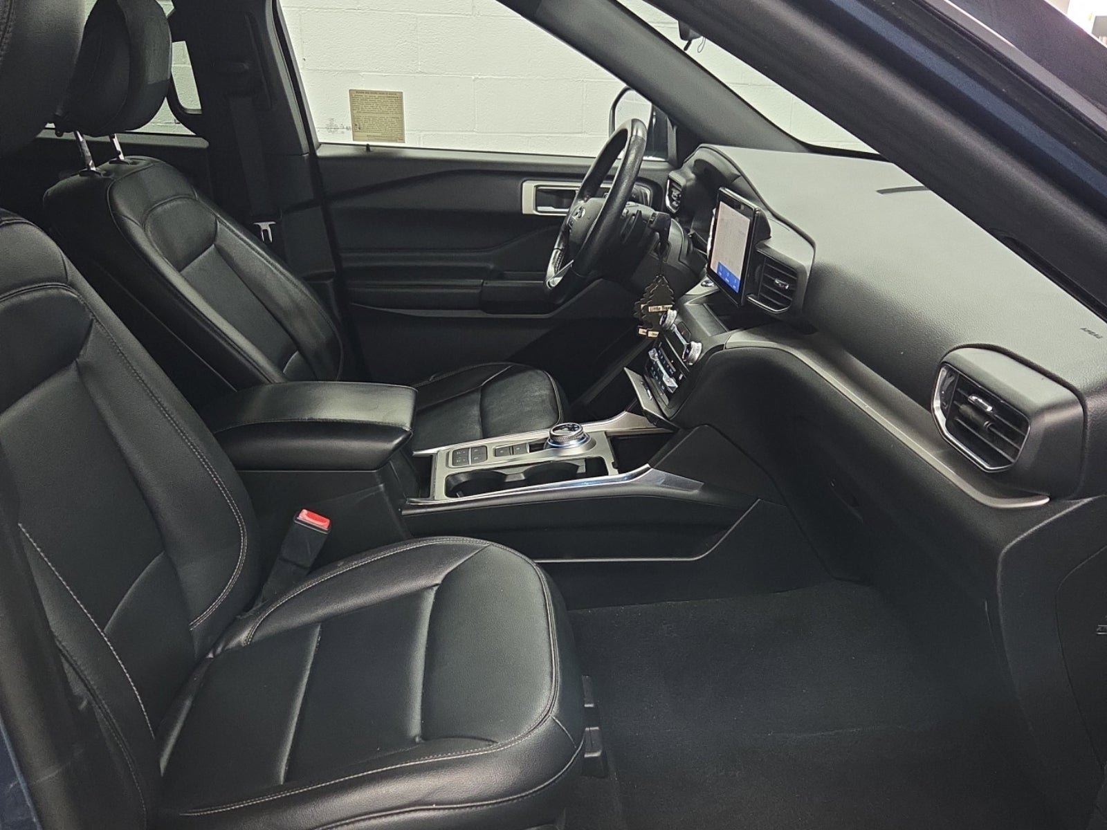 Used 2020 Ford Explorer XLT w/ Equipment Group 202A RWD image 14