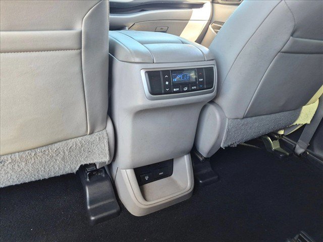 Used 2014 Toyota Highlander XLE AWD/4WD image 24