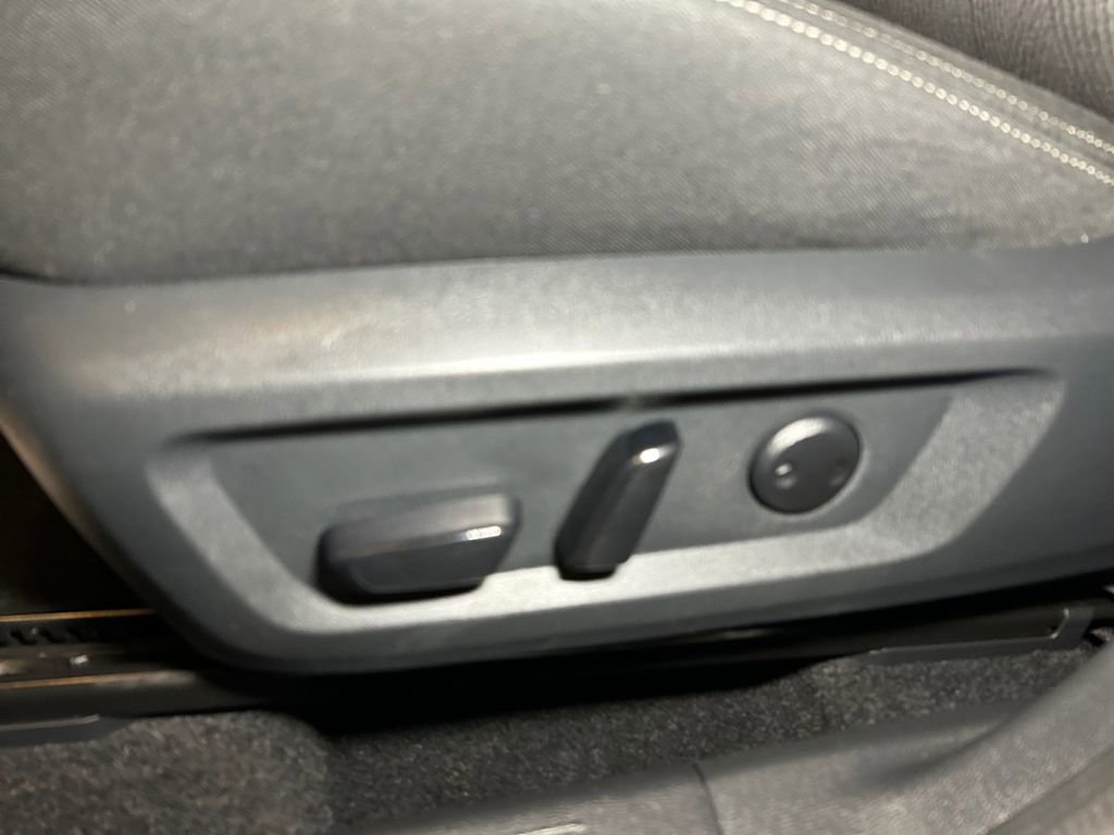 Used 2025 Nissan Rogue SV AWD/4WD image 23