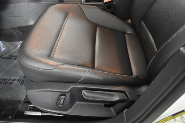 Used 2020 Volkswagen Golf 4-Door FWD image 12