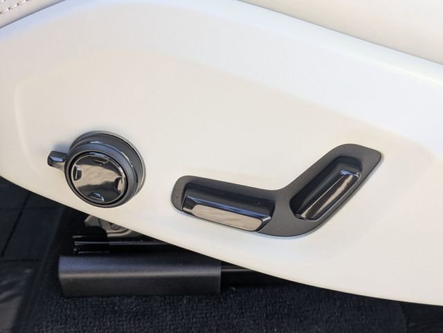 New 2026 Volvo XC90 B6 Ultra w/ Protection Package image 16