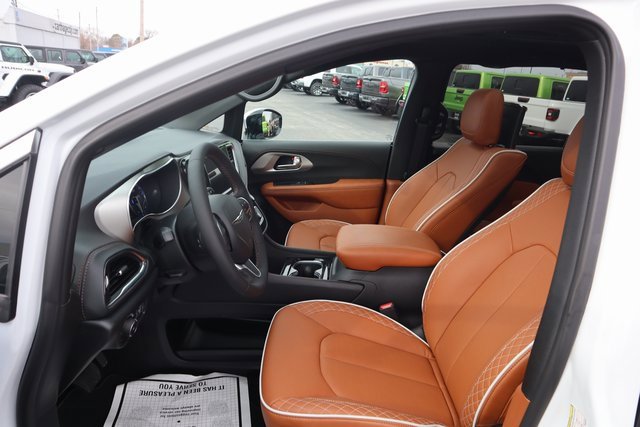 New 2026 Chrysler Pacifica Pinnacle image 6