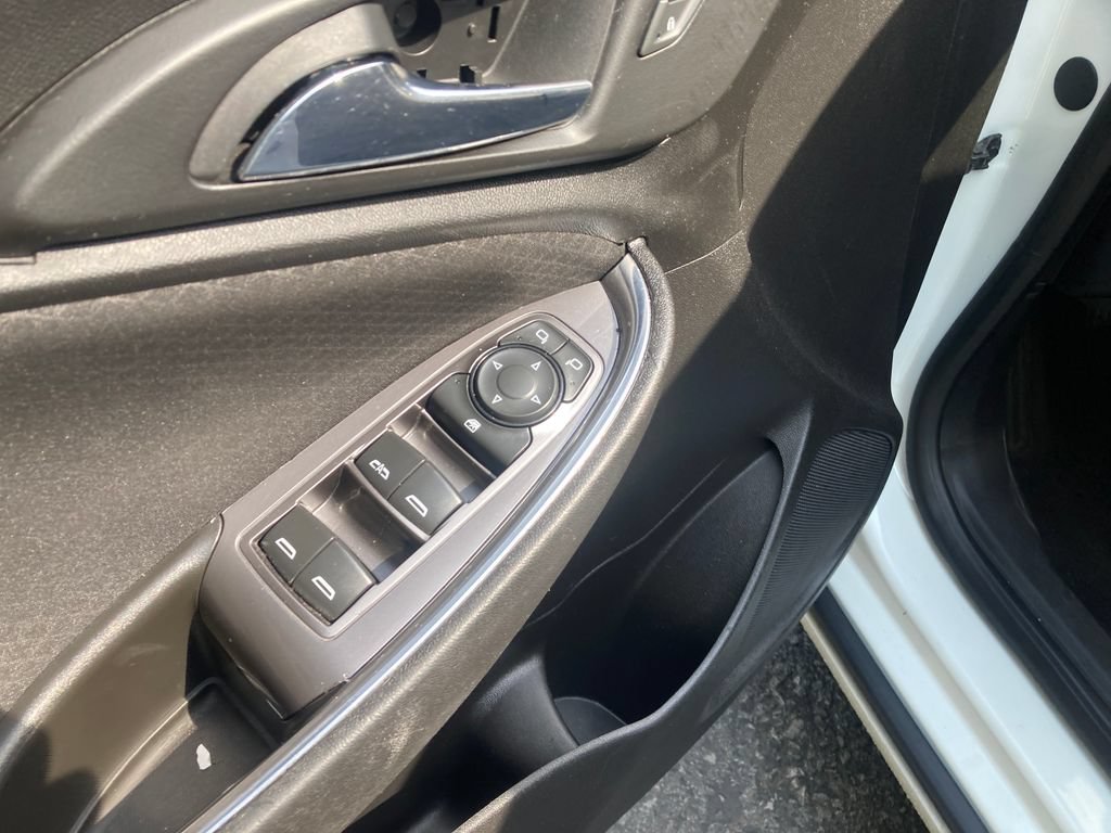 Used 2017 Chevrolet Malibu LT FWD image 14