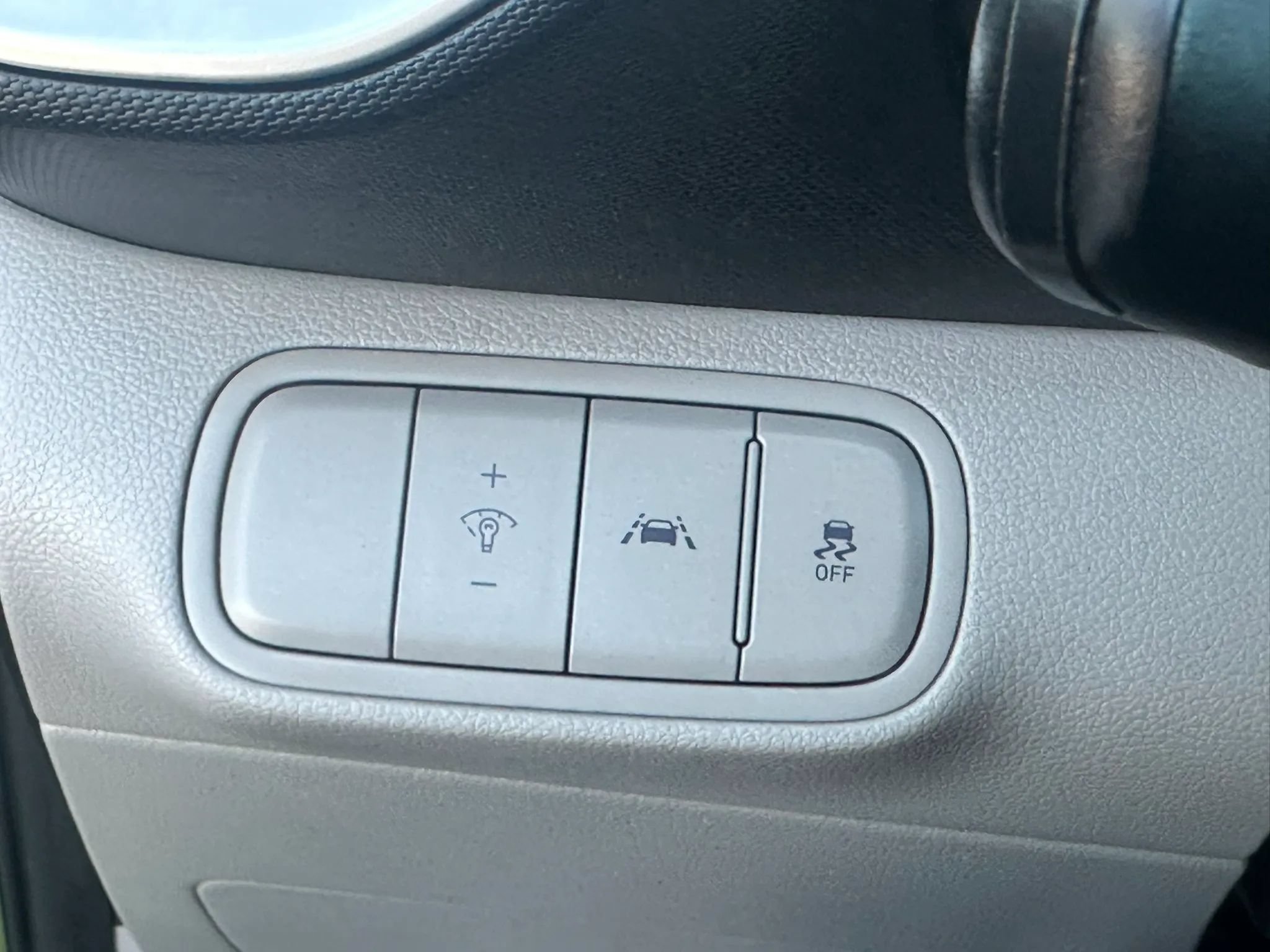 Used 2021 Hyundai Venue SEL FWD image 15