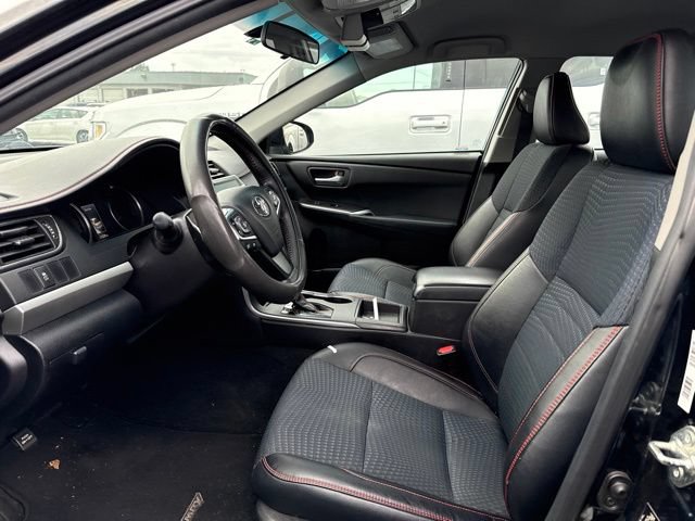 Used 2015 Toyota Camry SE FWD image 5