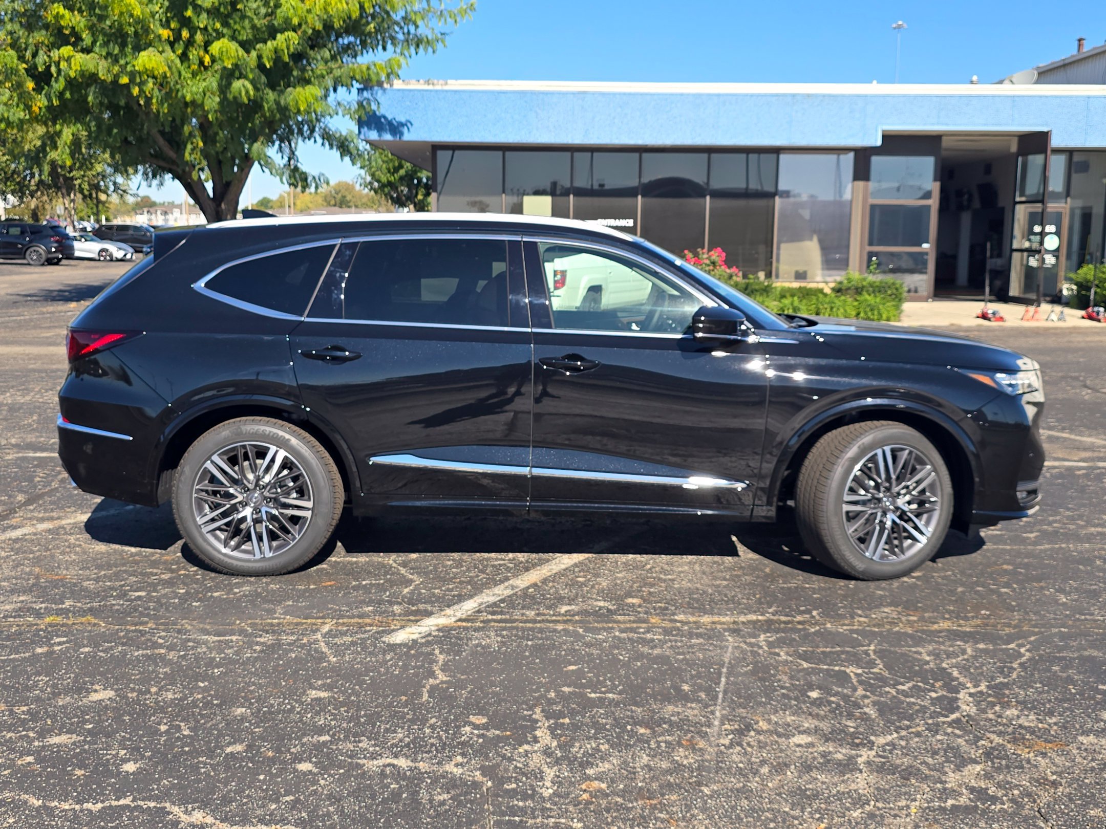 New 2026 Acura MDX w/ Advance Package AWD/4WD image 3