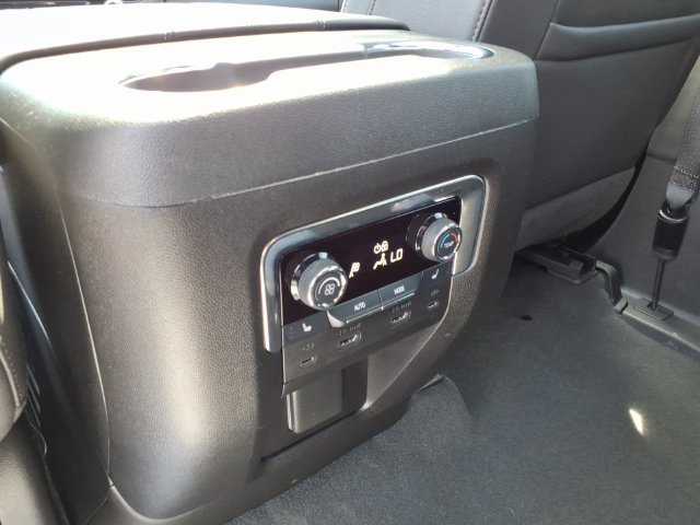 Used 2025 Chevrolet Tahoe Premier AWD/4WD image 24