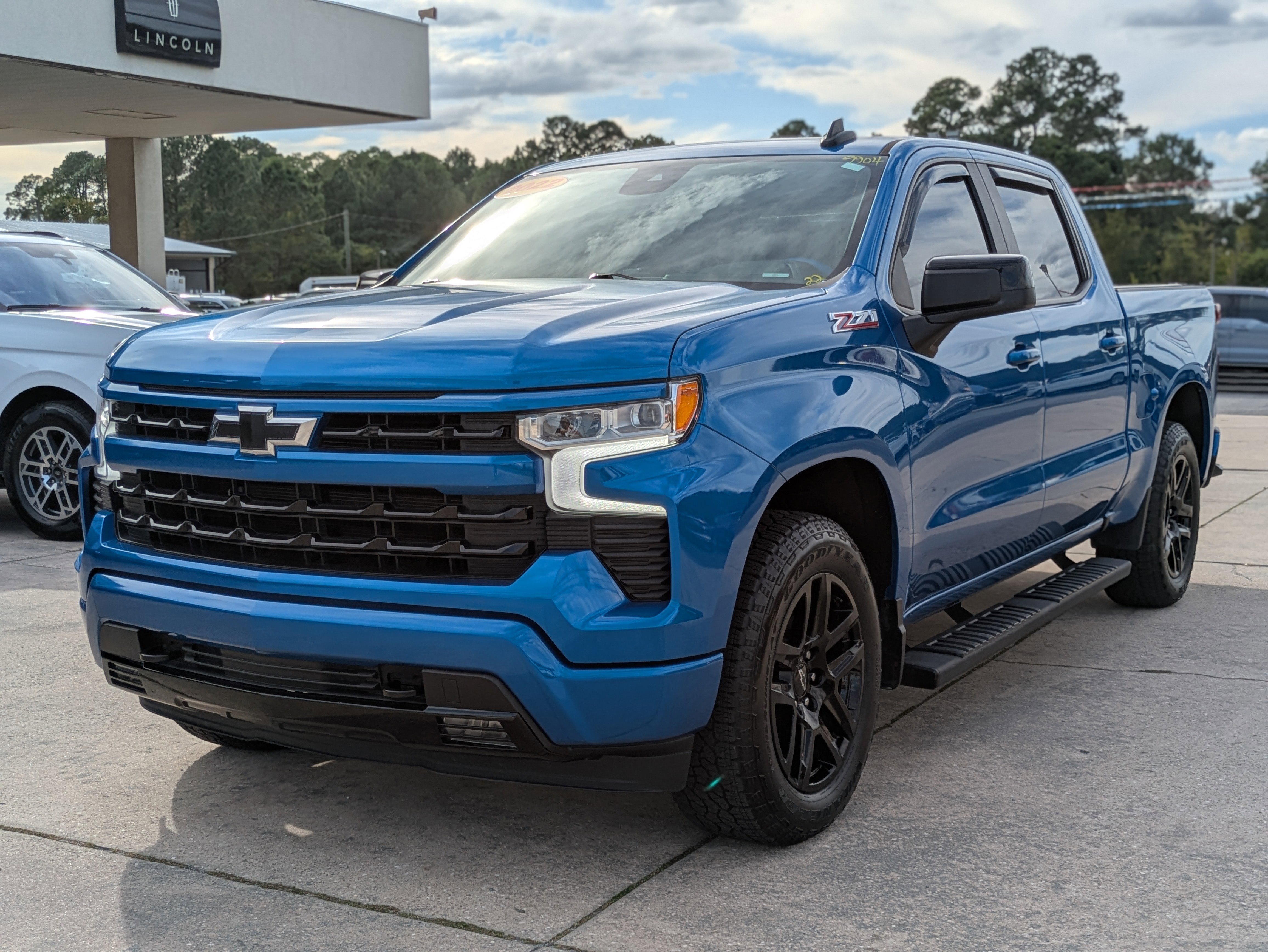 Used 2022 Chevrolet Silverado 1500 RST image 2