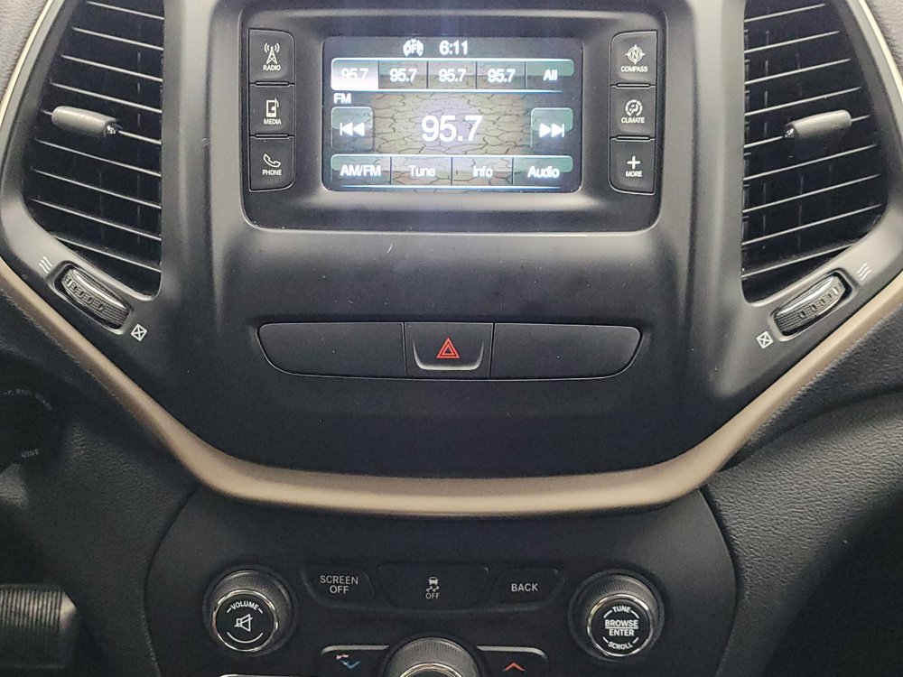 Used 2017 Jeep Cherokee Latitude FWD image 25