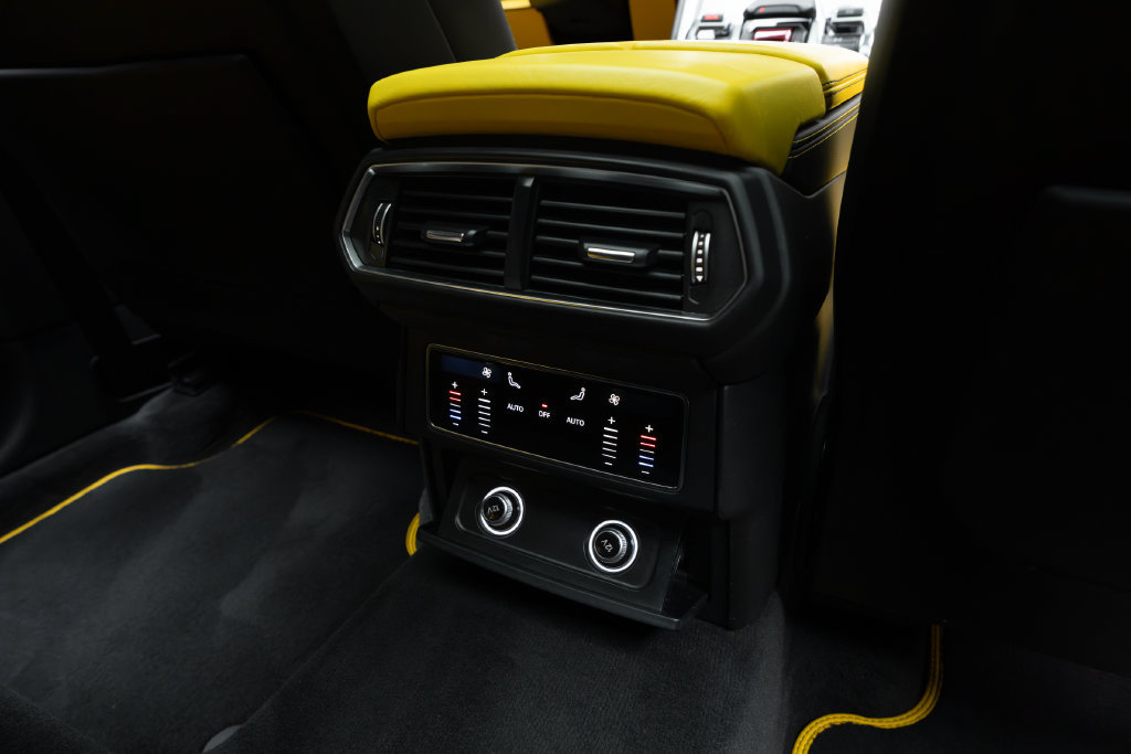 Used 2020 Lamborghini Urus AWD/4WD image 43