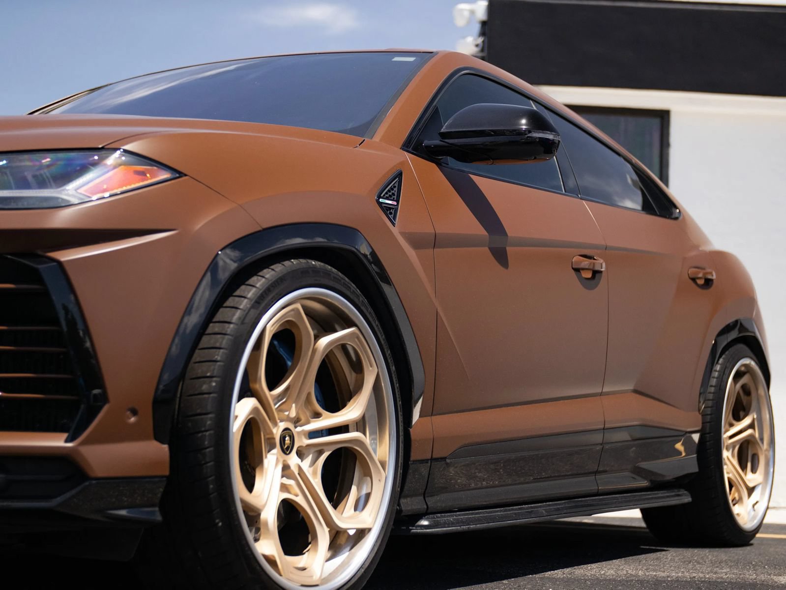 Used 2019 Lamborghini Urus AWD/4WD image 13
