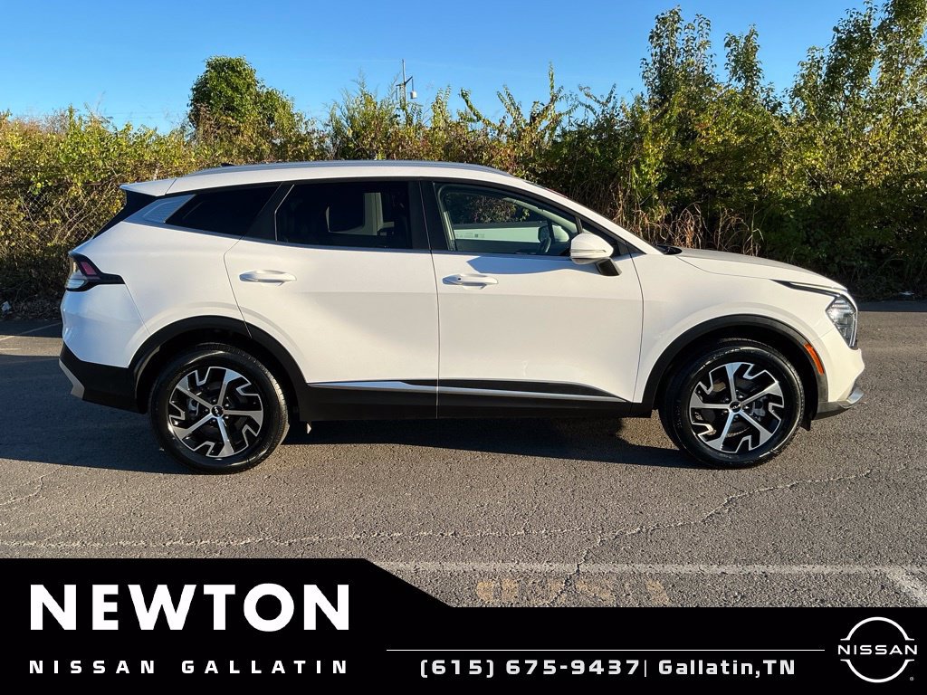 Used 2025 Kia Sportage EX AWD/4WD image 4
