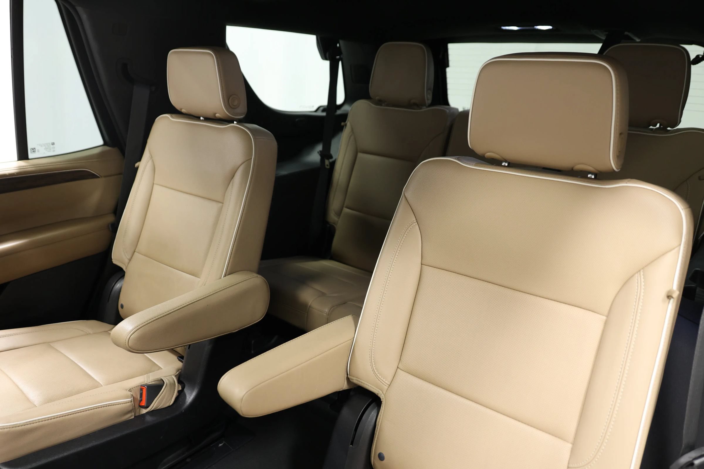 Used 2023 Chevrolet Tahoe Premier RWD image 3