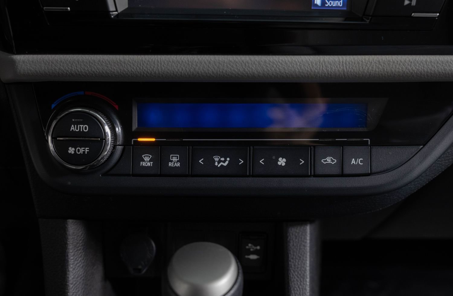 Used 2015 Toyota Corolla LE image 36