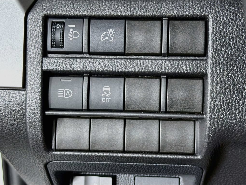 Used 2025 Toyota Tacoma SR5 AWD/4WD image 15