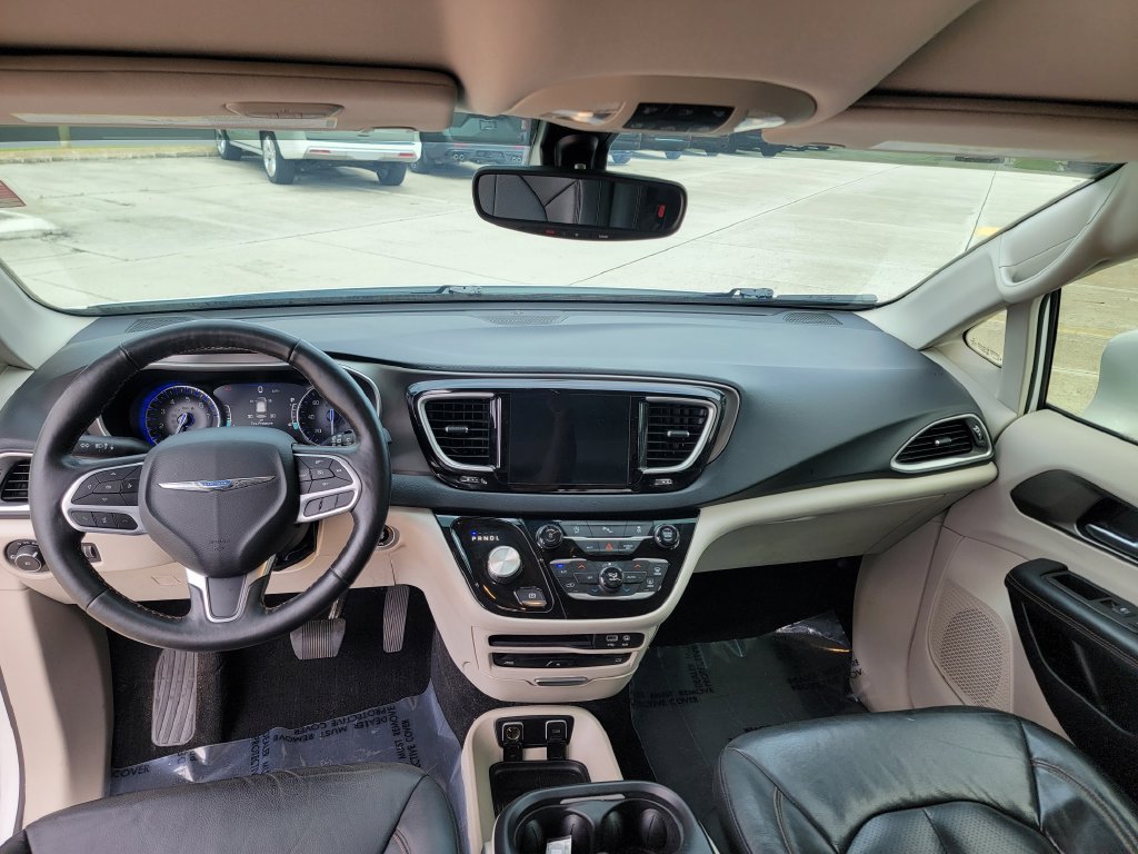 Used 2020 Chrysler Pacifica Touring-L Plus FWD image 18