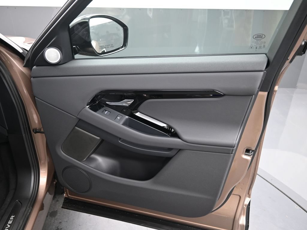 New 2026 Land Rover Range Rover Evoque Dynamic SE AWD/4WD image 4